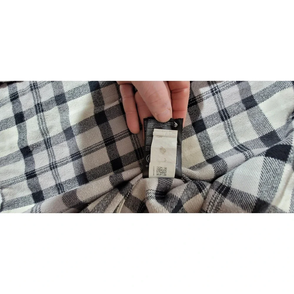 The North Face Mens XL Grey Black Plaid Flannel Button Down Shirt NF0A4QPJ F23